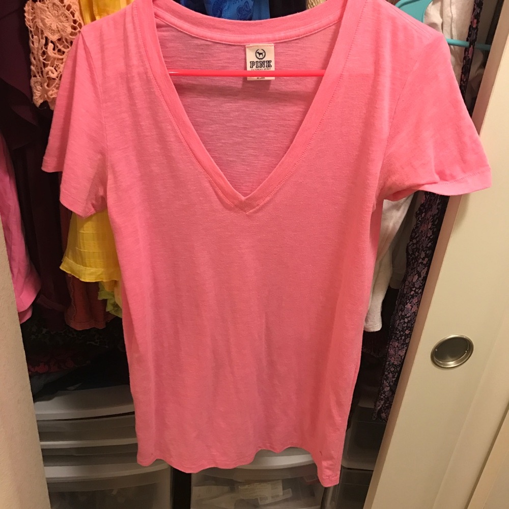 V-neck tee